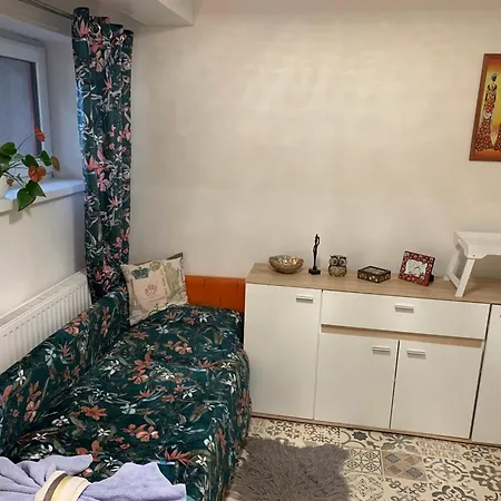 Samostatné Family V Suteréne S Terasou A Záhradou