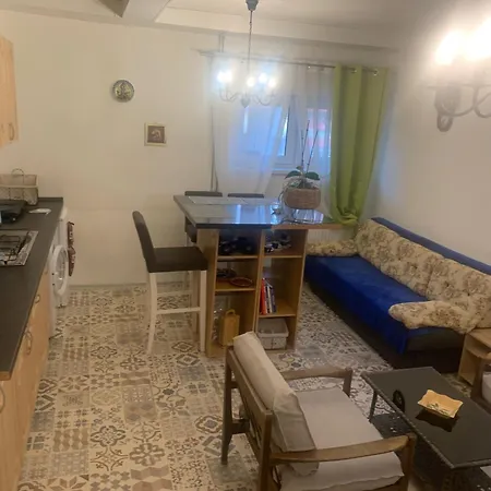 Samostatné Family V Suteréne S Terasou A Záhradou Apartmán Slovenska Lupca