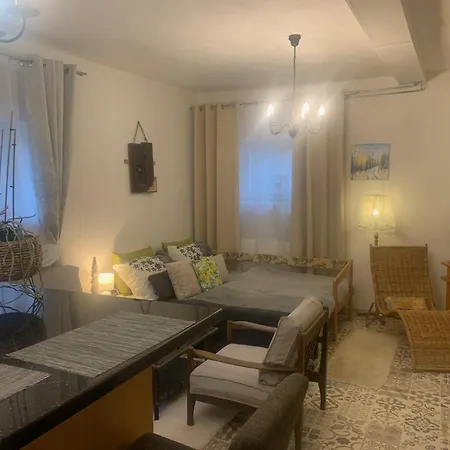 Apartmán Samostatné Family V Suteréne S Terasou A Záhradou