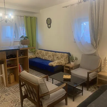 Apartment Samostatne Family V Suterene S Terasou A Zahradou *