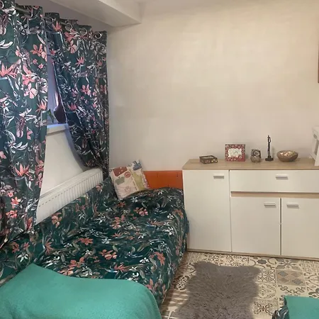 Apartment Samostatne Family V Suterene S Terasou A Zahradou Slovenska Lupca