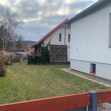 Samostatné Family V Suteréne S Terasou A Záhradou * Slovenska Lupca