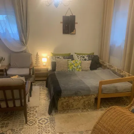 Samostatne Family V Suterene S Terasou A Zahradou Apartment Slovenska Lupca