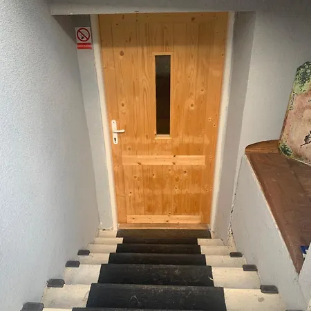 Samostatne Family V Suterene S Terasou A Zahradou Apartment