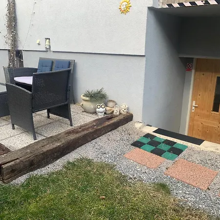 Apartment Samostatne Family V Suterene S Terasou A Zahradou