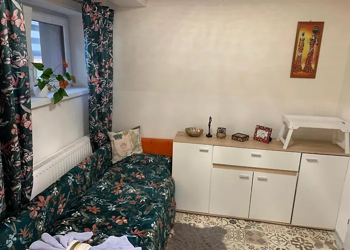 Samostatne Family V Suterene S Terasou A Zahradou