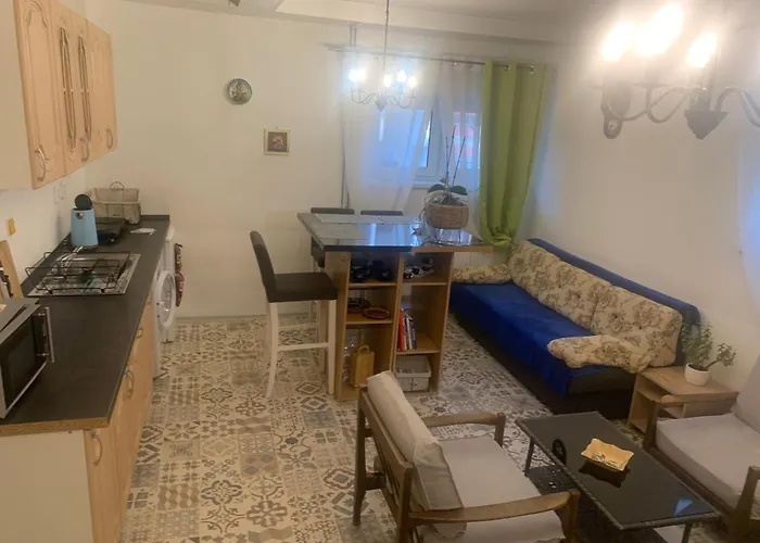 Samostatne Family V Suterene S Terasou A Zahradou Appartement Slovenska Lupca