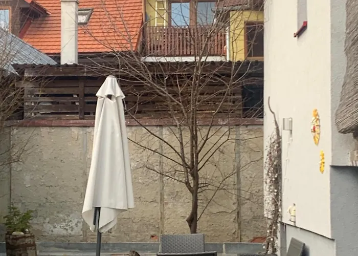 Samostatne Family V Suterene S Terasou A Zahradou Slovenska Lupca